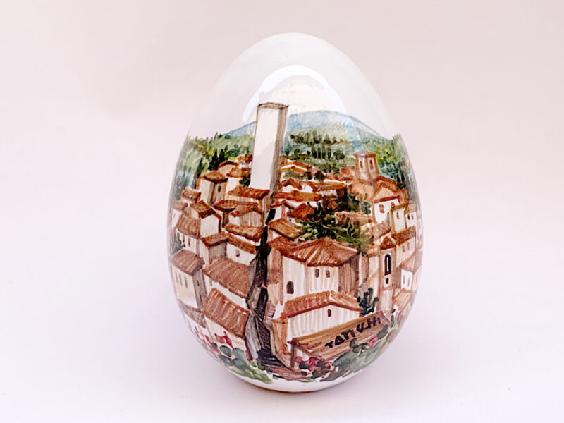 Uovo in ceramica con vista su "Torre degli Sciri"